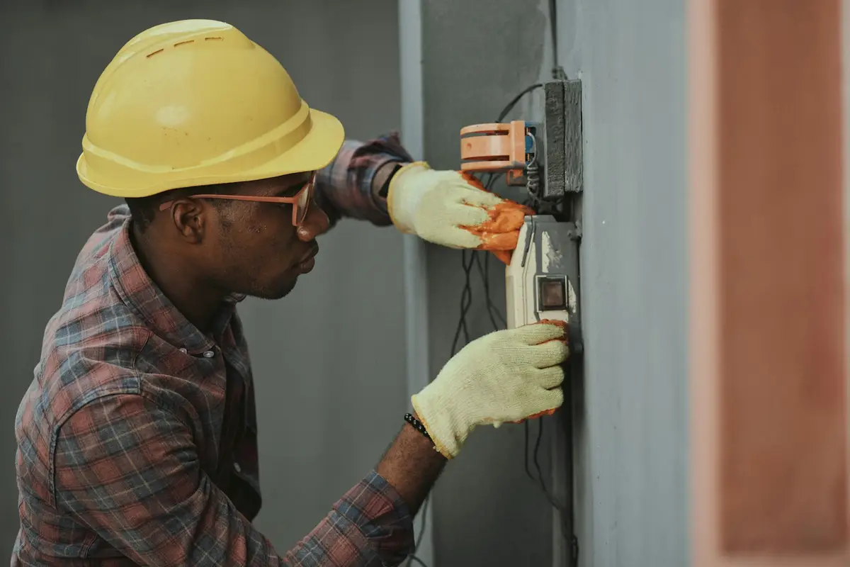 VOLTARA Electric electricians at work in Kansas City